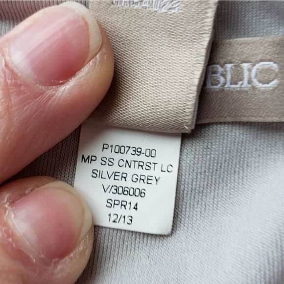 🔹️Banana Republic Gray & Pink Floral Lace Overlay Sheer Short Sleeved Top Small - Picture 10 of 10